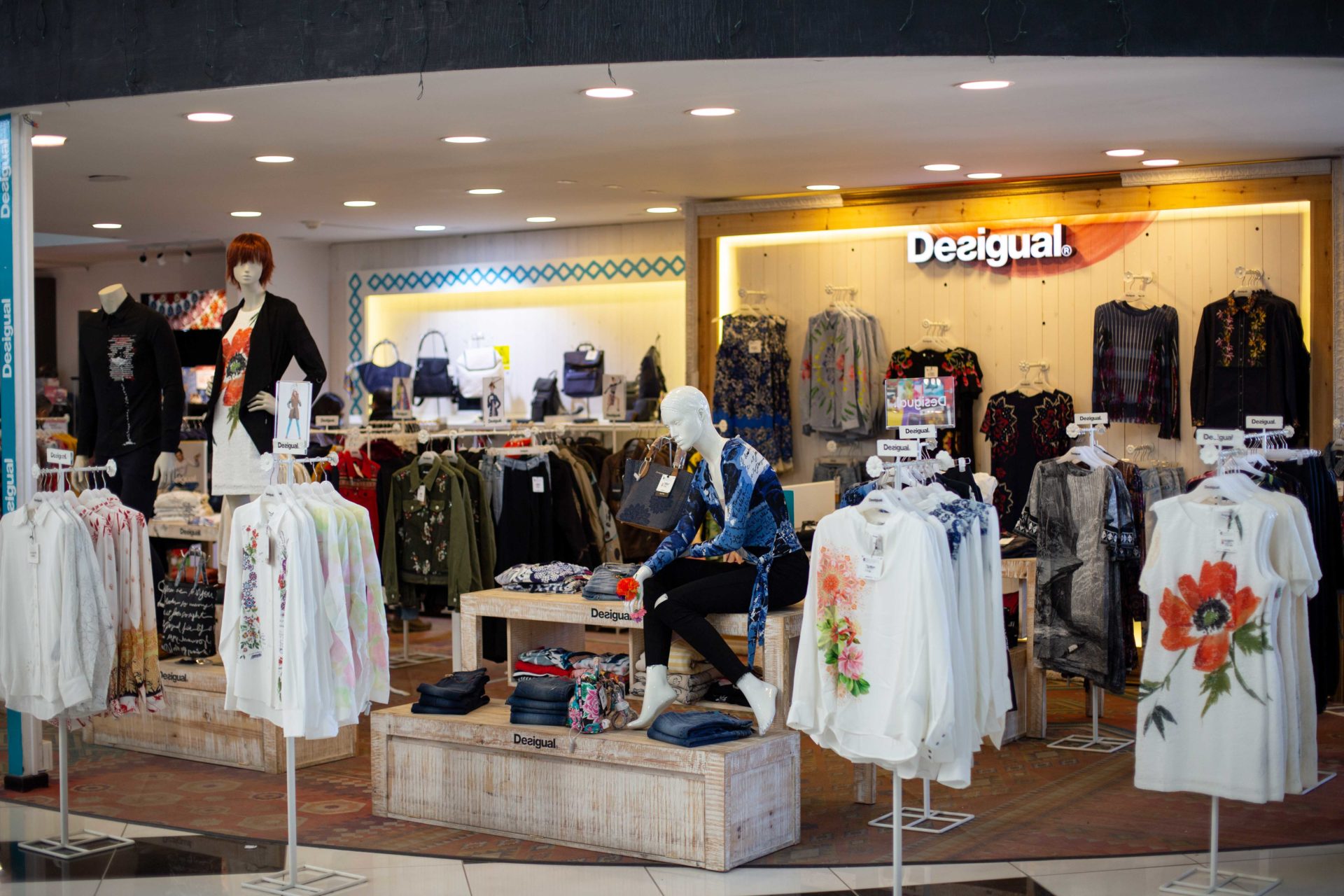 Maletas SAMSONITE! Una de las - Mega Store Punta Arenas